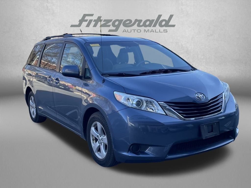 2014 Toyota Sienna LE 8 Passenger