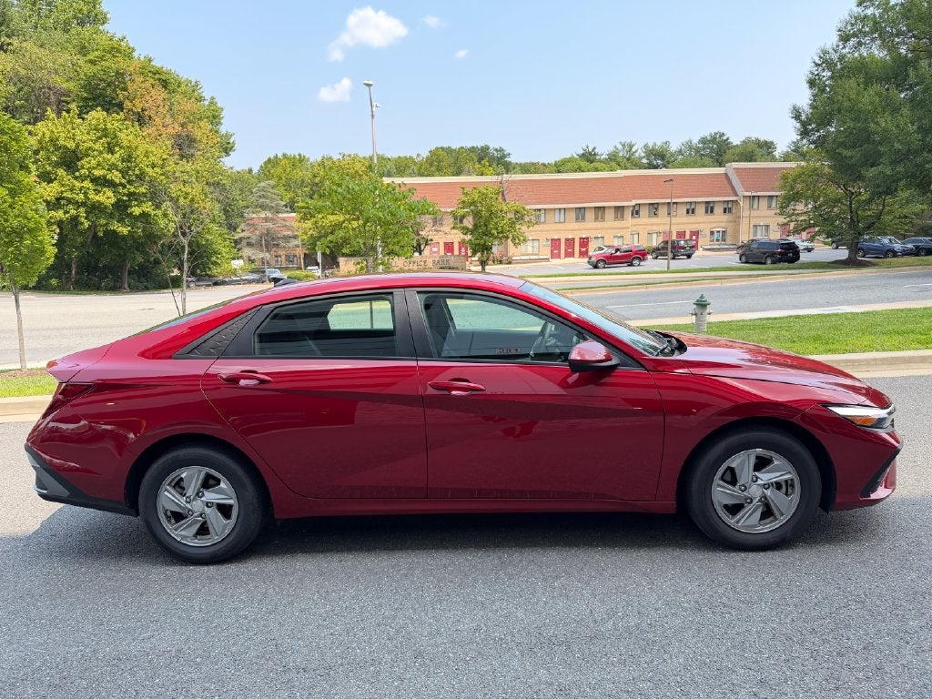 2025 Hyundai Elantra SE