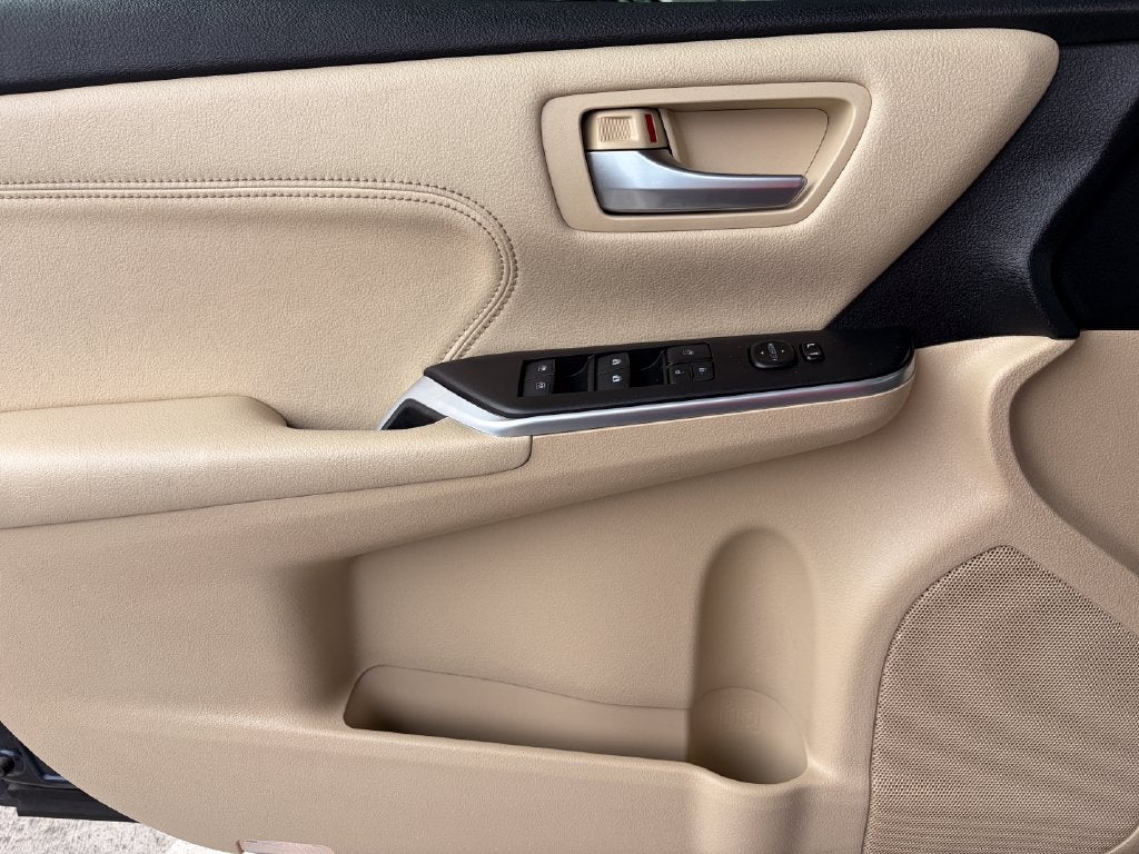 2016 Toyota Camry Hybrid XLE