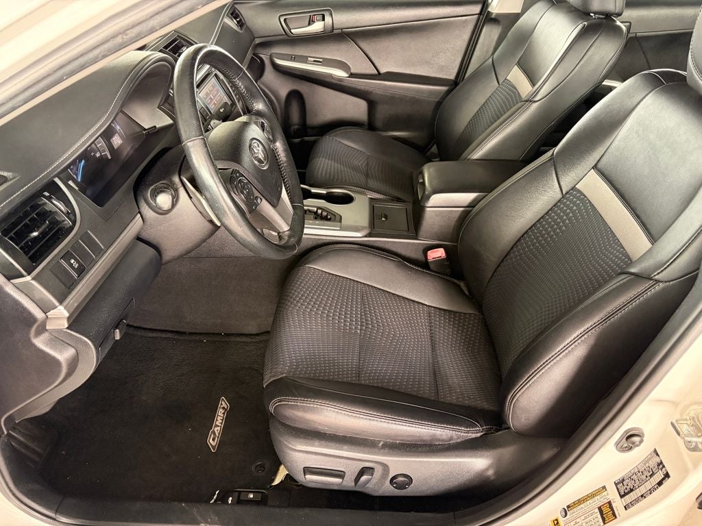2014 Toyota CAMRY SE
