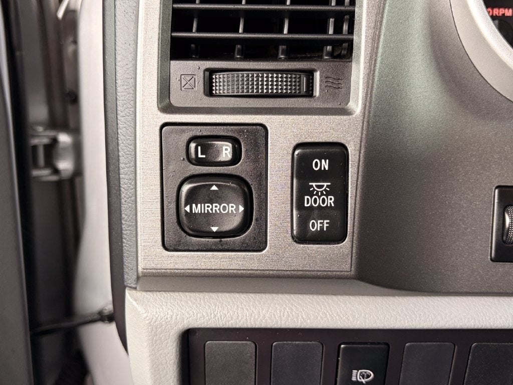 2017 Toyota Sequoia SR5 5.7L