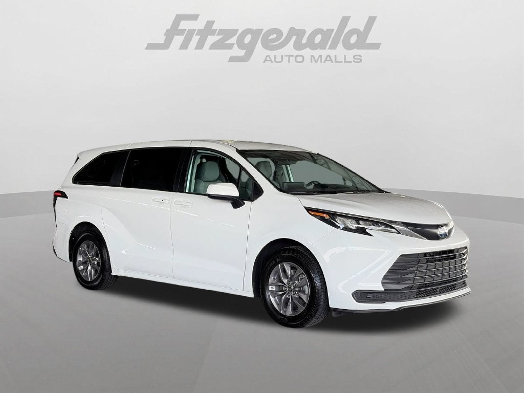 2024 Toyota Sienna LE