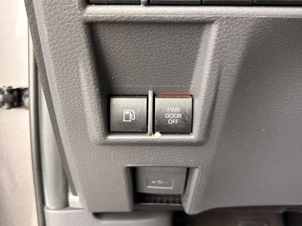2024 Toyota Sienna LE 8 Passenger