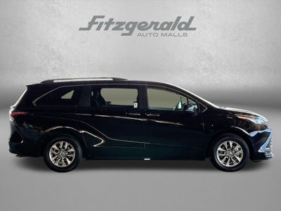 2026 Toyota Sienna XLE 8 Passenger