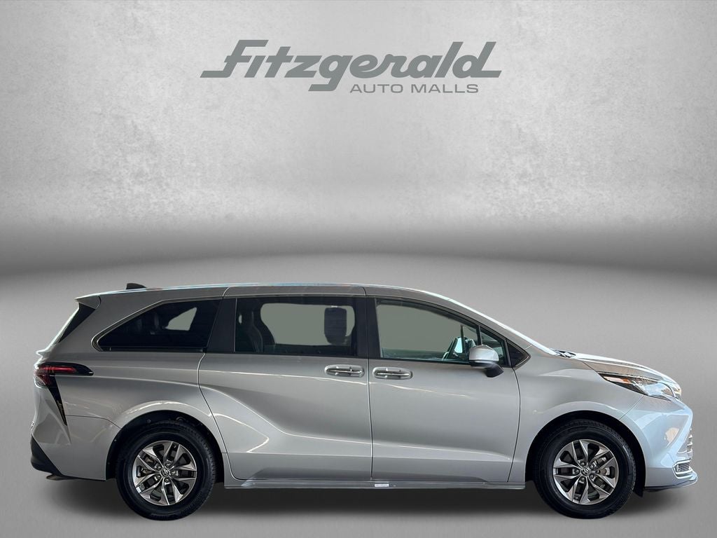 2023 Toyota Sienna XLE 7 Passenger
