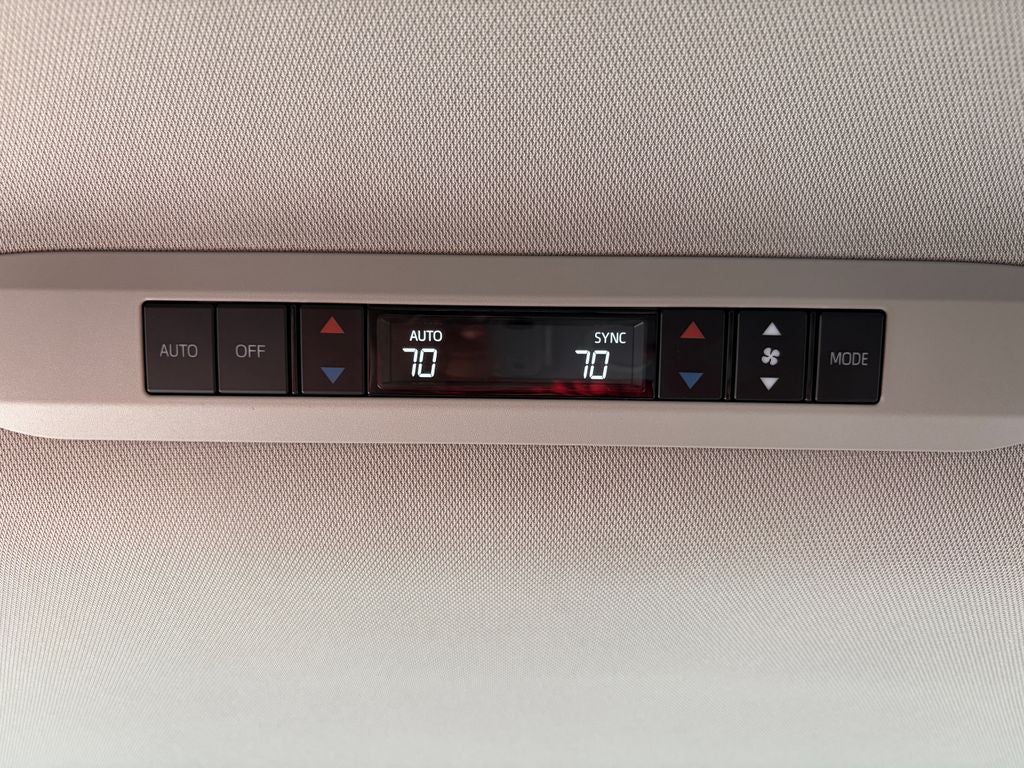 2025 Toyota SIENNA XLE XLE 8 Passenger