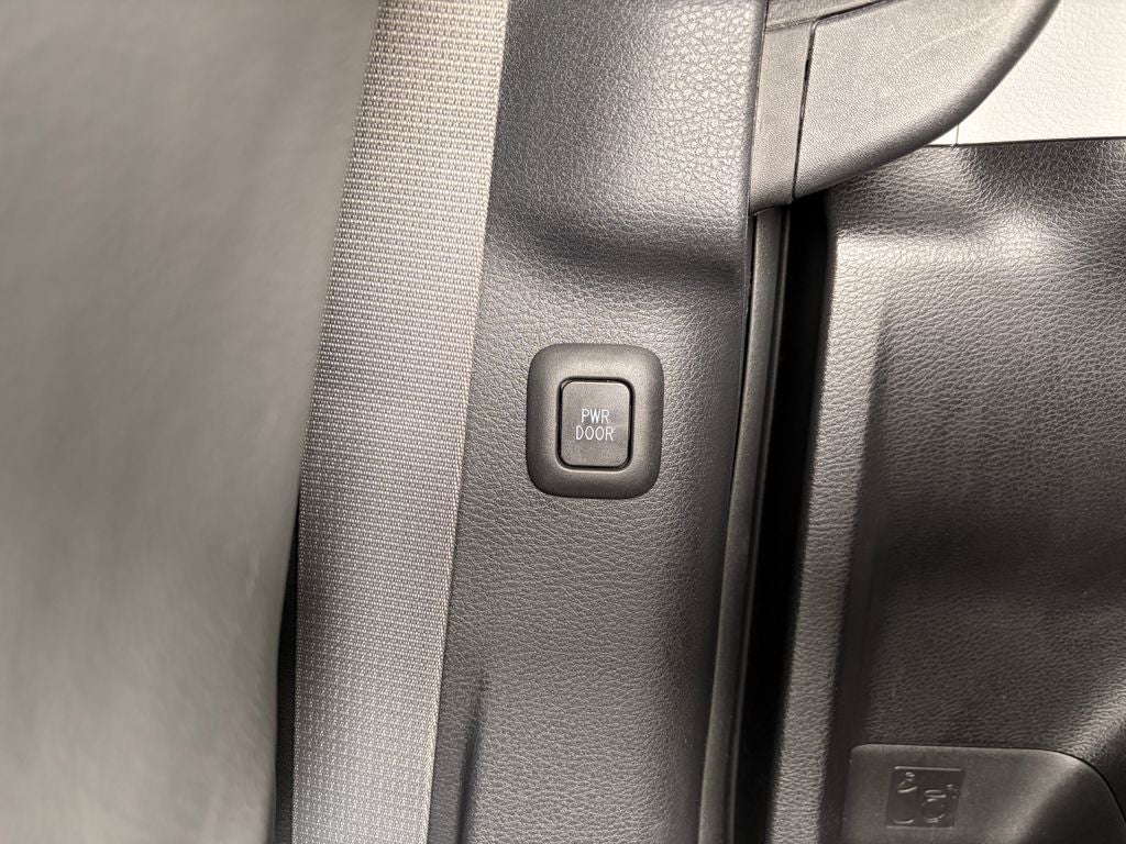 2025 Toyota SIENNA XLE XLE 8 Passenger