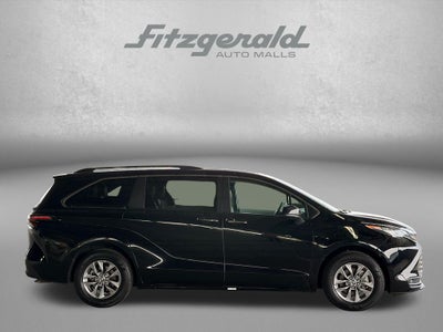 2025 Toyota SIENNA XLE XLE 8 Passenger