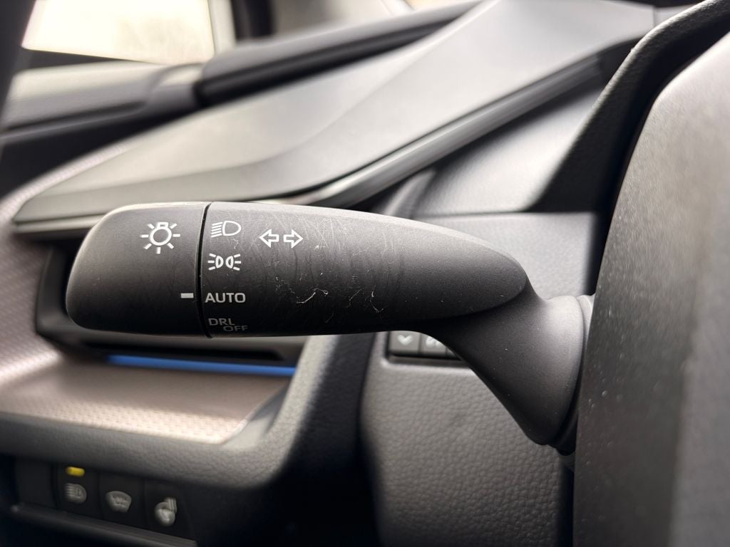 2024 Toyota PRIUS XLE