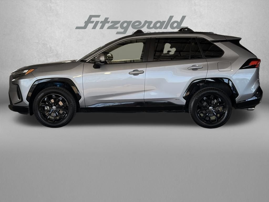 2022 Toyota RAV4 HYBRID SE