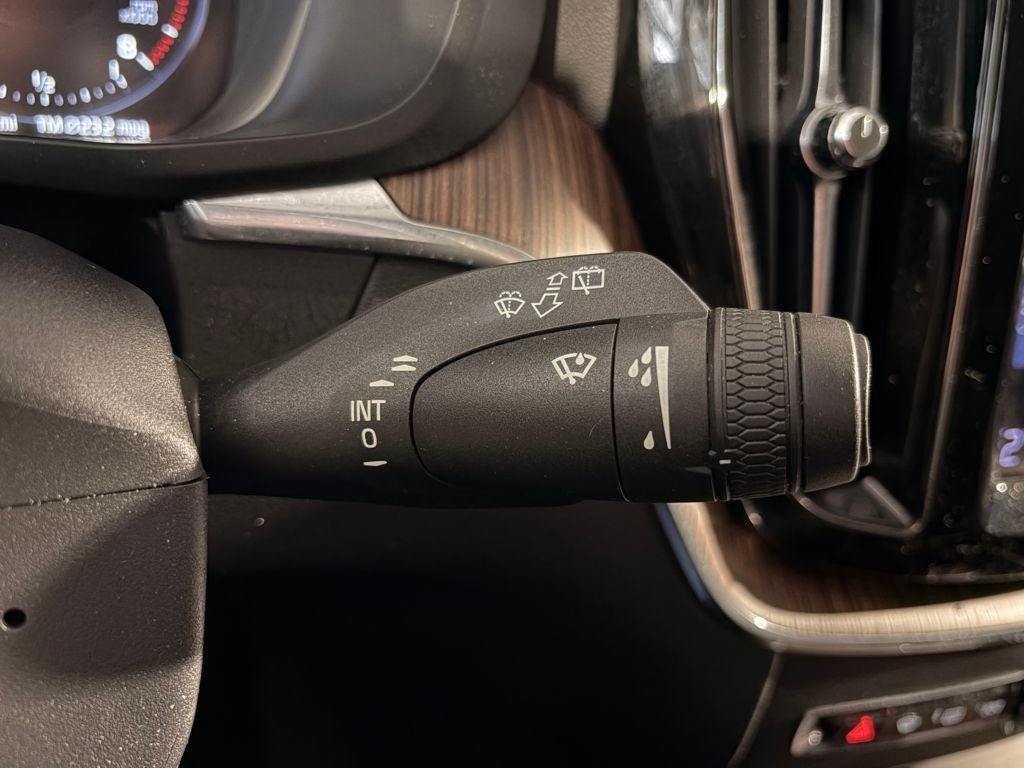 2021 Volvo XC60 T5 Momentum