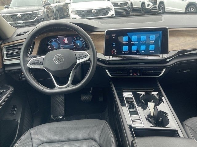 2025 Volkswagen Atlas 2.0T SE w/Technology