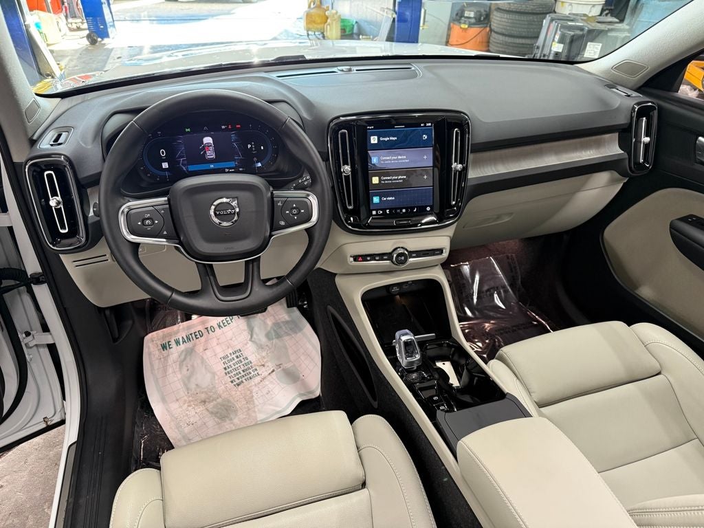 2025 Volvo XC40 B5 Plus Dark Theme