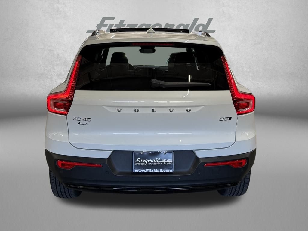 2025 Volvo XC40 B5 Plus Dark Theme