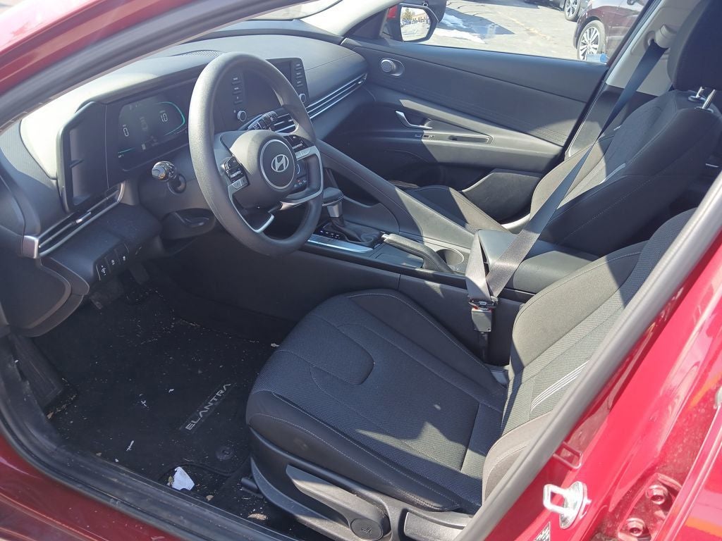 2025 Hyundai Elantra SE