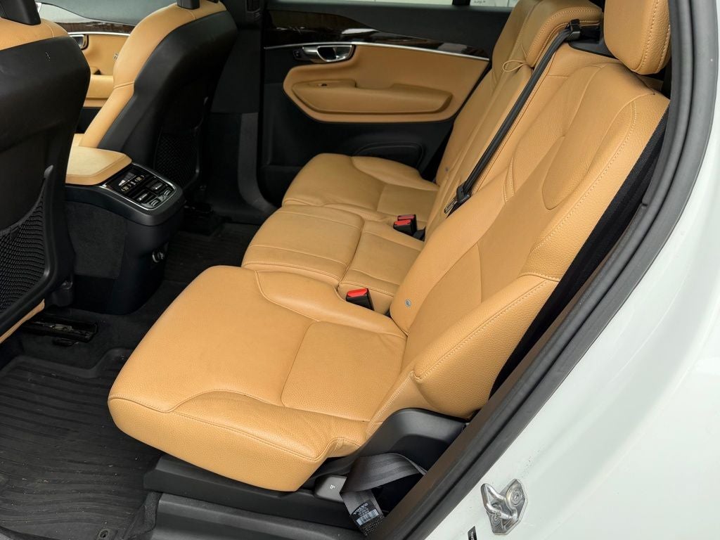 2016 Volvo XC90 T6 Momentum