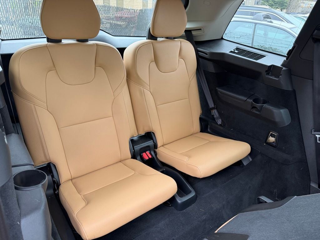 2016 Volvo XC90 T6 Momentum