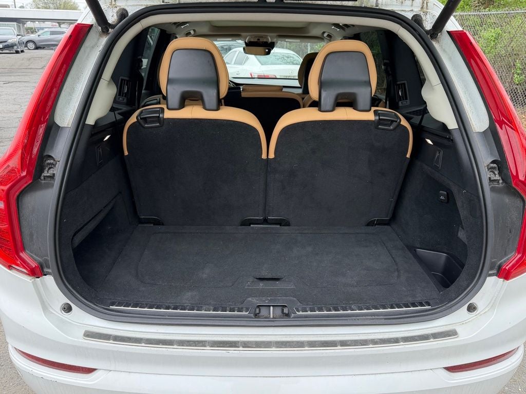 2016 Volvo XC90 T6 Momentum