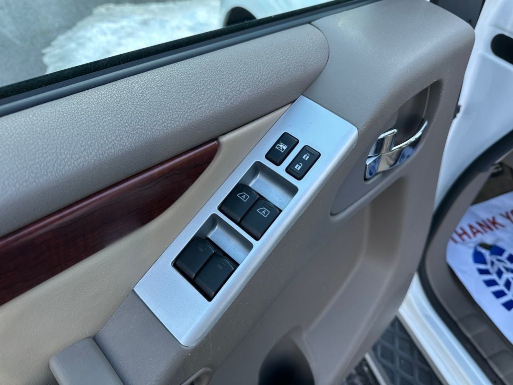 2012 Nissan Pathfinder LE