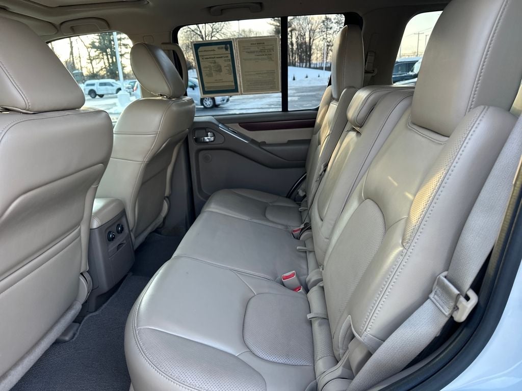 2012 Nissan Pathfinder LE