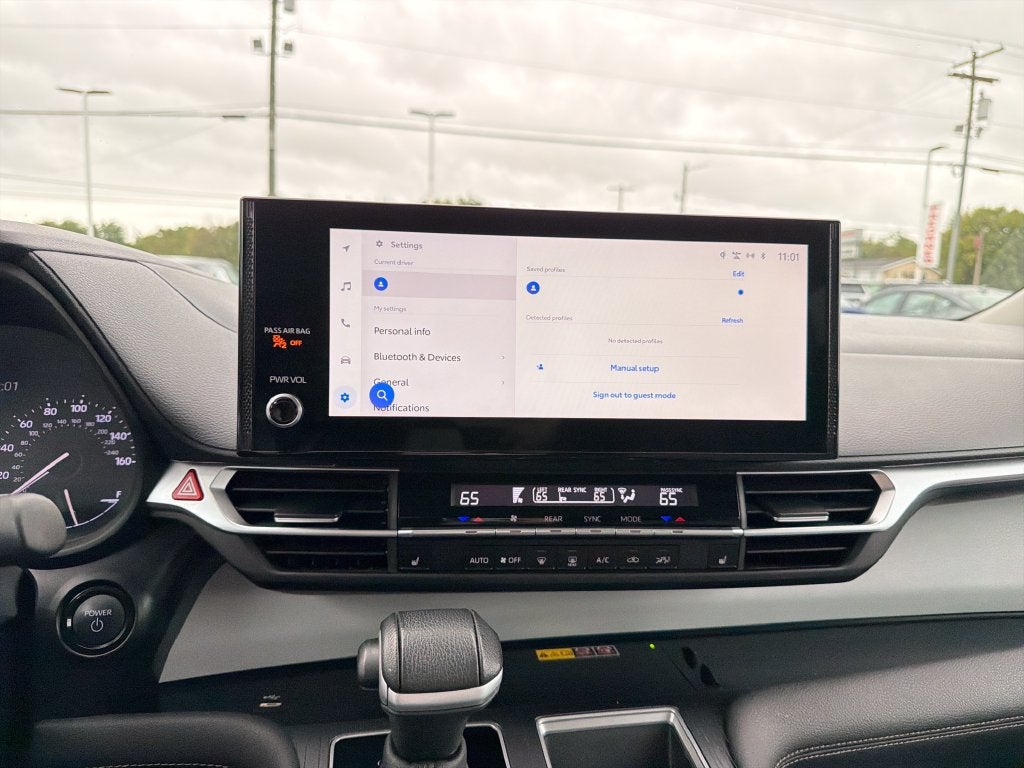 2025 Toyota Sienna XLE 8 Passenger