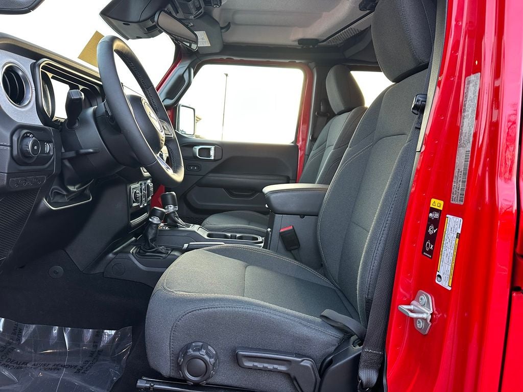 2025 Jeep Wrangler 4-Door Sahara 4x4