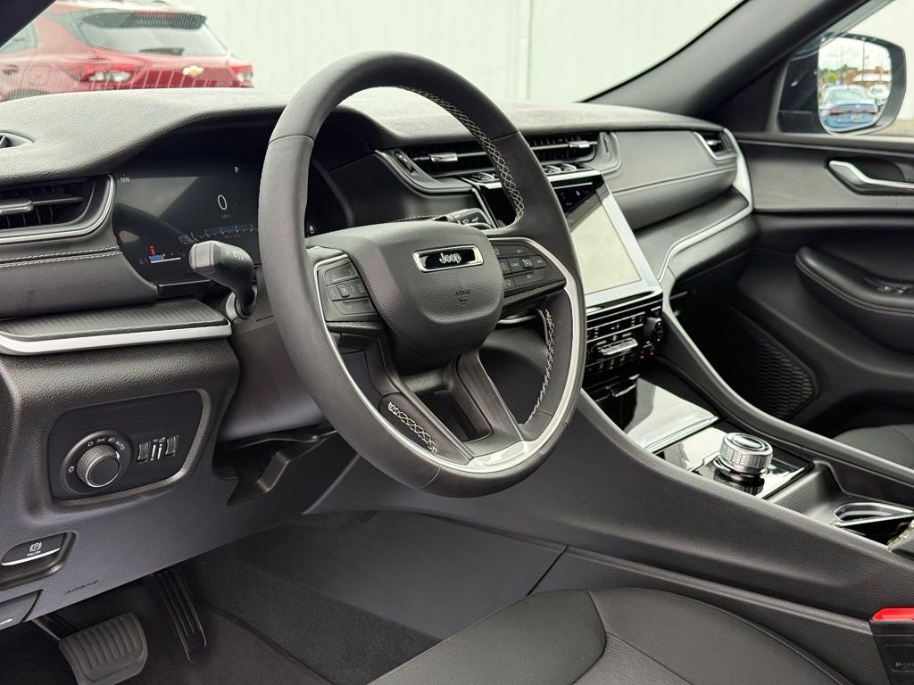 2025 Jeep Grand Cherokee Laredo X 4x4