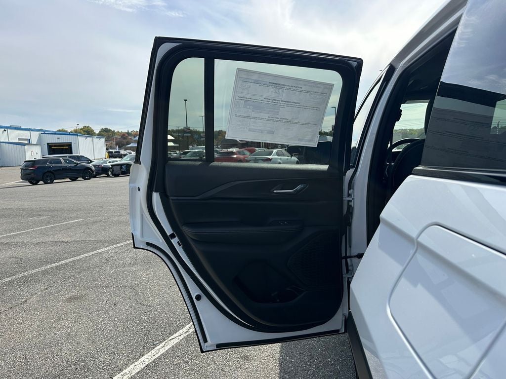 2025 Jeep Grand Cherokee GRAND CHEROKEE LAREDO X 4X4