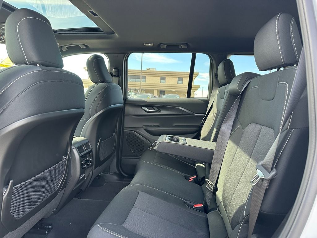 2025 Jeep Grand Cherokee GRAND CHEROKEE LAREDO X 4X4