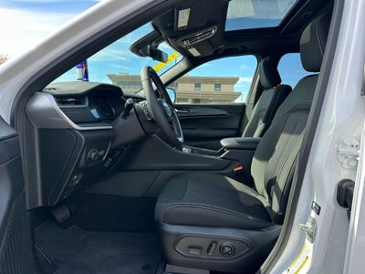 2025 Jeep Grand Cherokee GRAND CHEROKEE LAREDO X 4X4