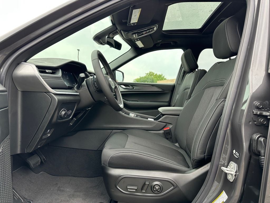 2025 Jeep Grand Cherokee GRAND CHEROKEE LAREDO X 4X4