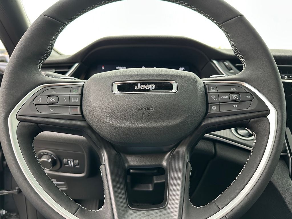 2025 Jeep Grand Cherokee GRAND CHEROKEE LAREDO X 4X4