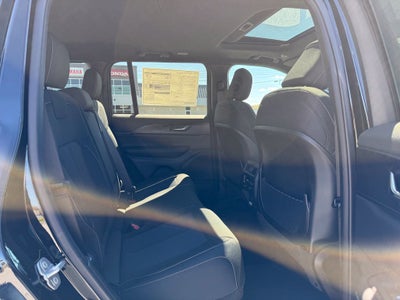2027 Jeep Grand Cherokee GRAND CHEROKEE LAREDO X 4X4