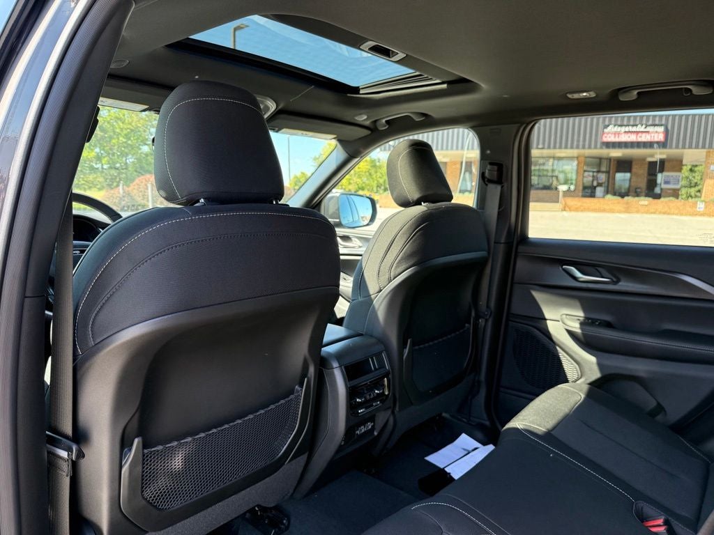 2027 Jeep Grand Cherokee Laredo X