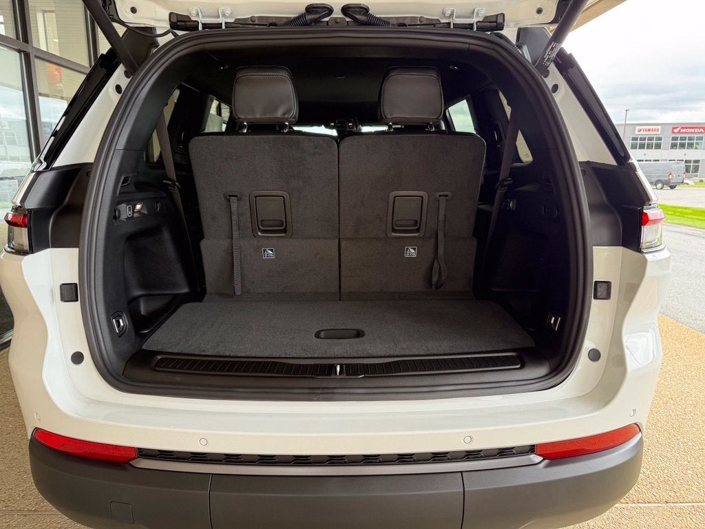 2027 Jeep Grand Cherokee GRAND CHEROKEE L LAREDO ALTITUDE 4X4