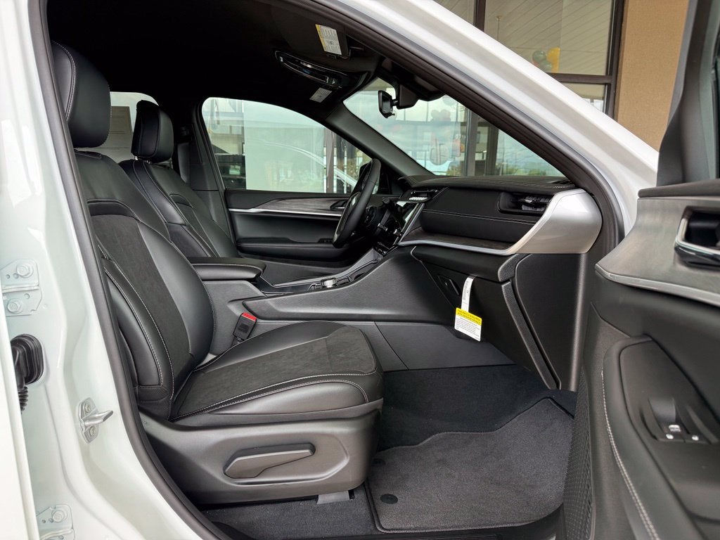 2027 Jeep Grand Cherokee GRAND CHEROKEE L LAREDO ALTITUDE 4X4