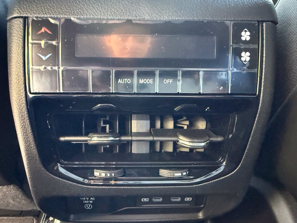 2027 Jeep Grand Cherokee GRAND CHEROKEE L LAREDO ALTITUDE 4X4