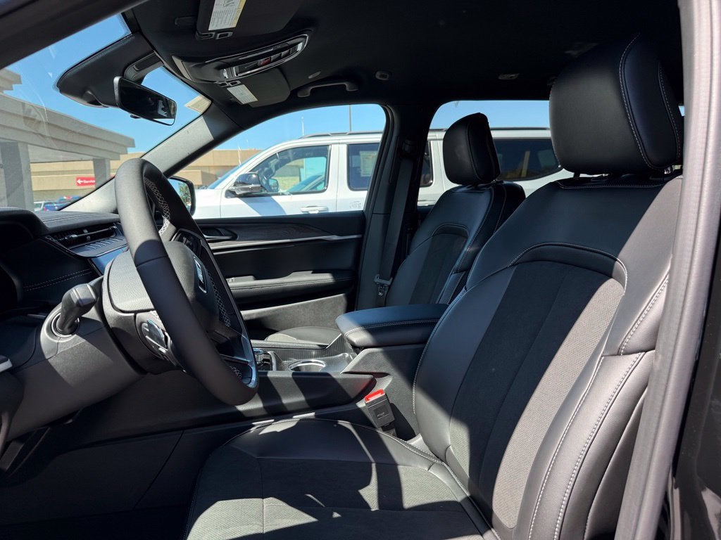2027 Jeep Grand Cherokee GRAND CHEROKEE L LAREDO ALTITUDE 4X4