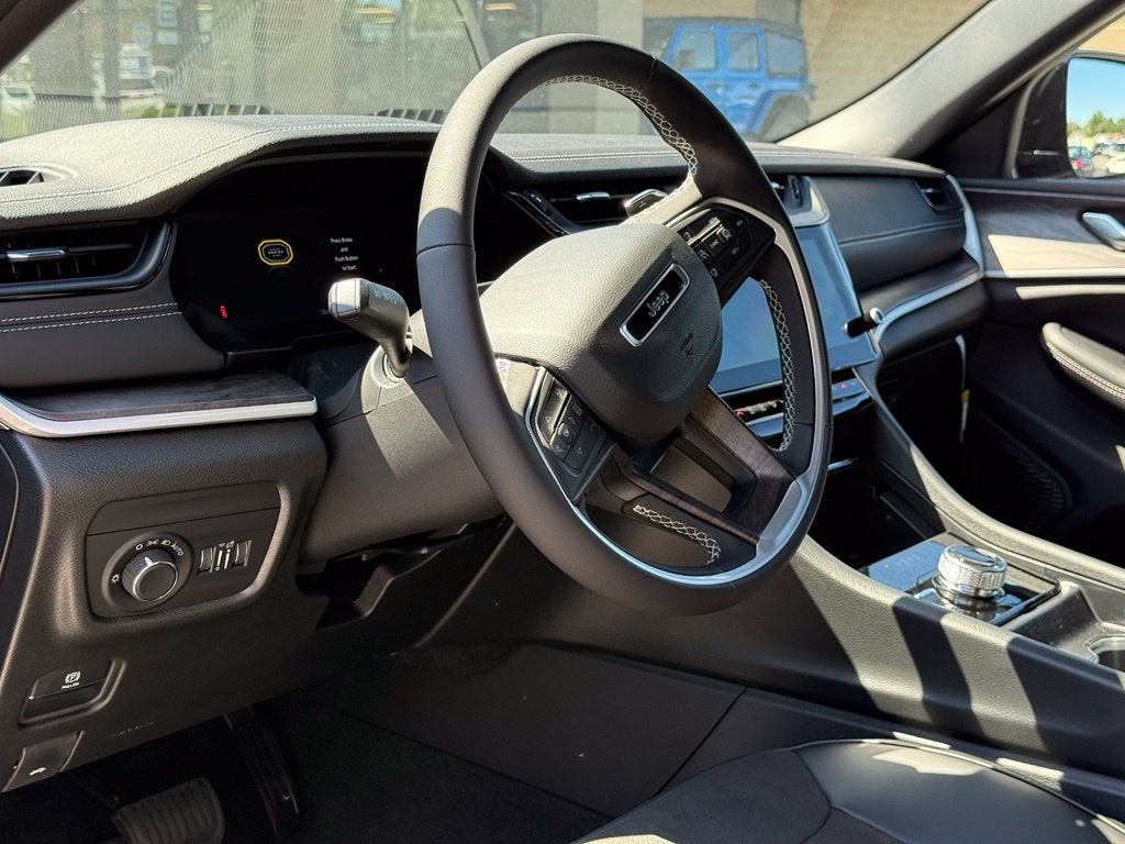 2027 Jeep Grand Cherokee GRAND CHEROKEE L LAREDO ALTITUDE 4X4