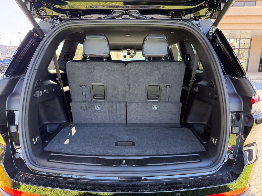 2027 Jeep Grand Cherokee GRAND CHEROKEE L LAREDO ALTITUDE 4X4