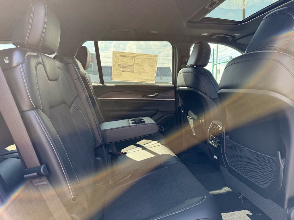 2027 Jeep Grand Cherokee GRAND CHEROKEE L LAREDO ALTITUDE 4X4