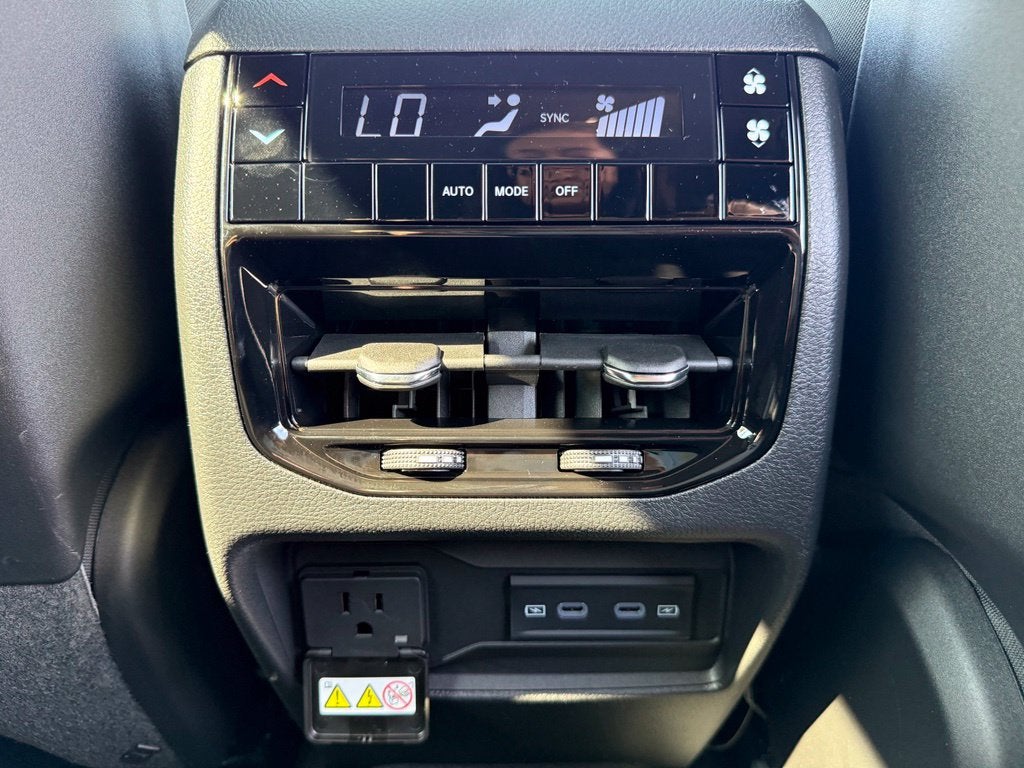 2027 Jeep Grand Cherokee GRAND CHEROKEE L LAREDO ALTITUDE 4X4