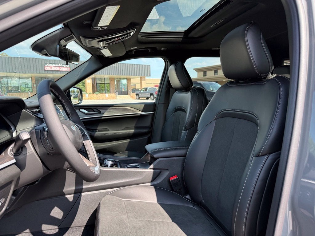 2027 Jeep Grand Cherokee GRAND CHEROKEE L LAREDO ALTITUDE 4X4