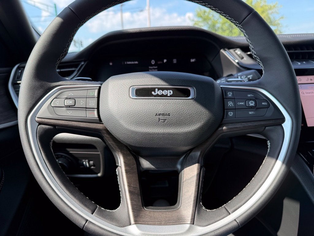 2027 Jeep Grand Cherokee GRAND CHEROKEE L LAREDO ALTITUDE 4X4