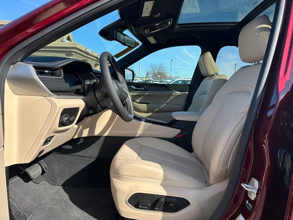 2025 Jeep Grand Cherokee GRAND CHEROKEE L LIMITED 4X4