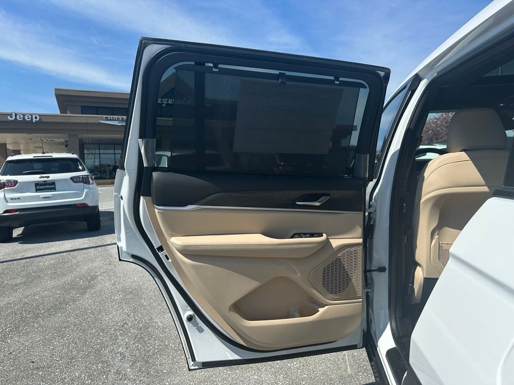 2025 Jeep Grand Cherokee GRAND CHEROKEE L LIMITED 4X4