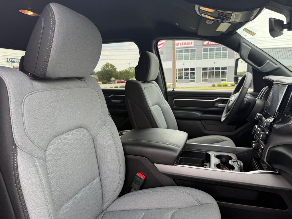 2025 RAM 1500 Big Horn Crew Cab 4x4 5'7' Box