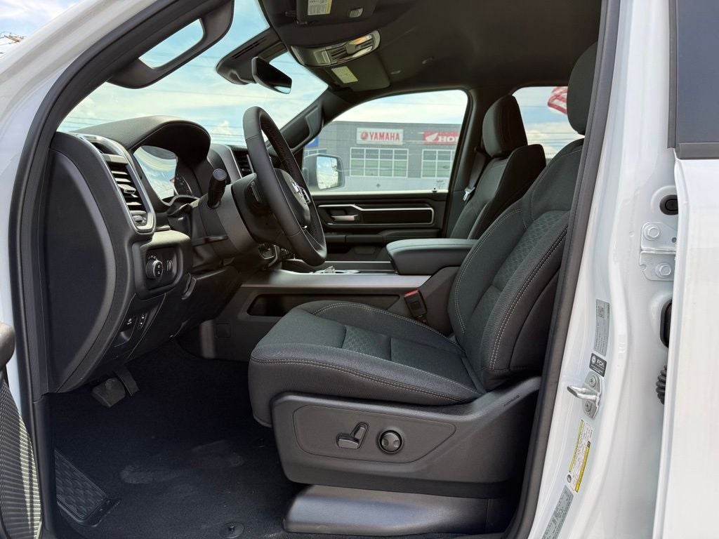 2026 RAM 1500 Big Horn Crew Cab 4x4 5'7' Box