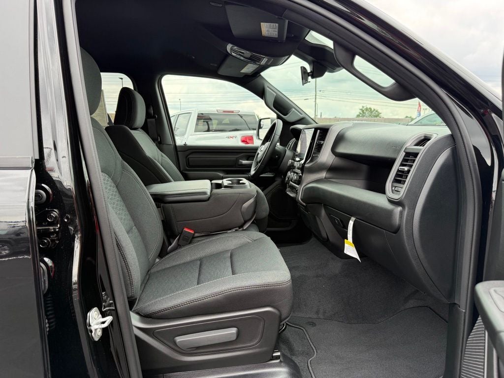 2026 RAM Ram 1500 RAM 1500 EXPRESS CREW CAB 4X4 6'4' BOX