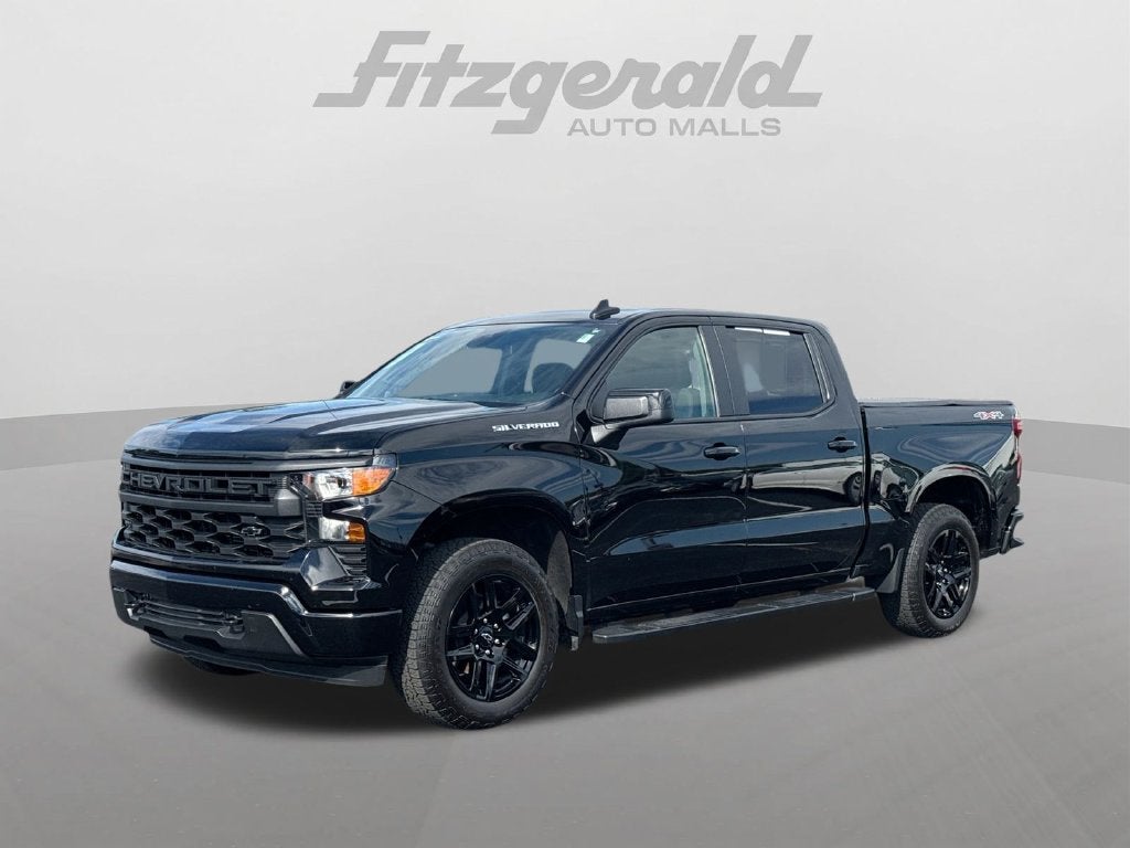 2023 Chevrolet Silverado 1500 4WD Crew Cab Short Bed Custom